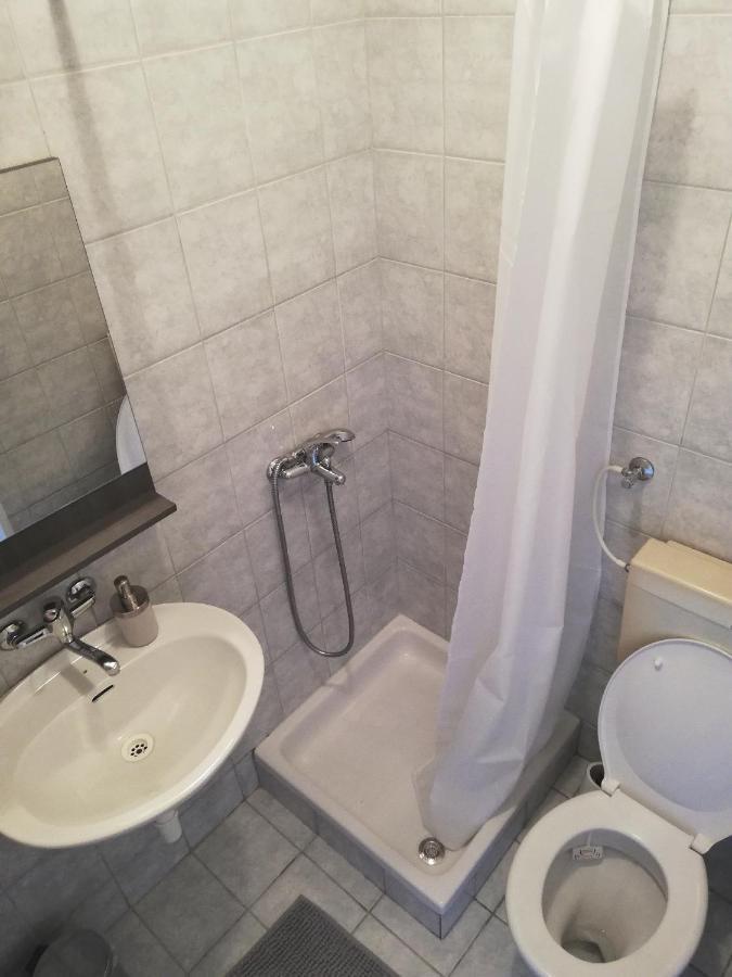 Apartments Amfora Gdinj Экстерьер фото