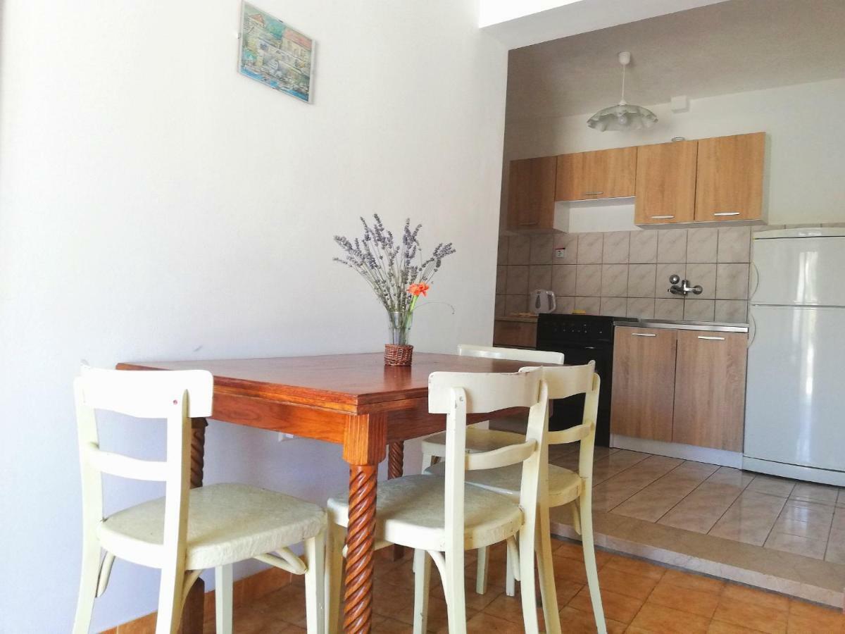 Apartments Amfora Gdinj Экстерьер фото